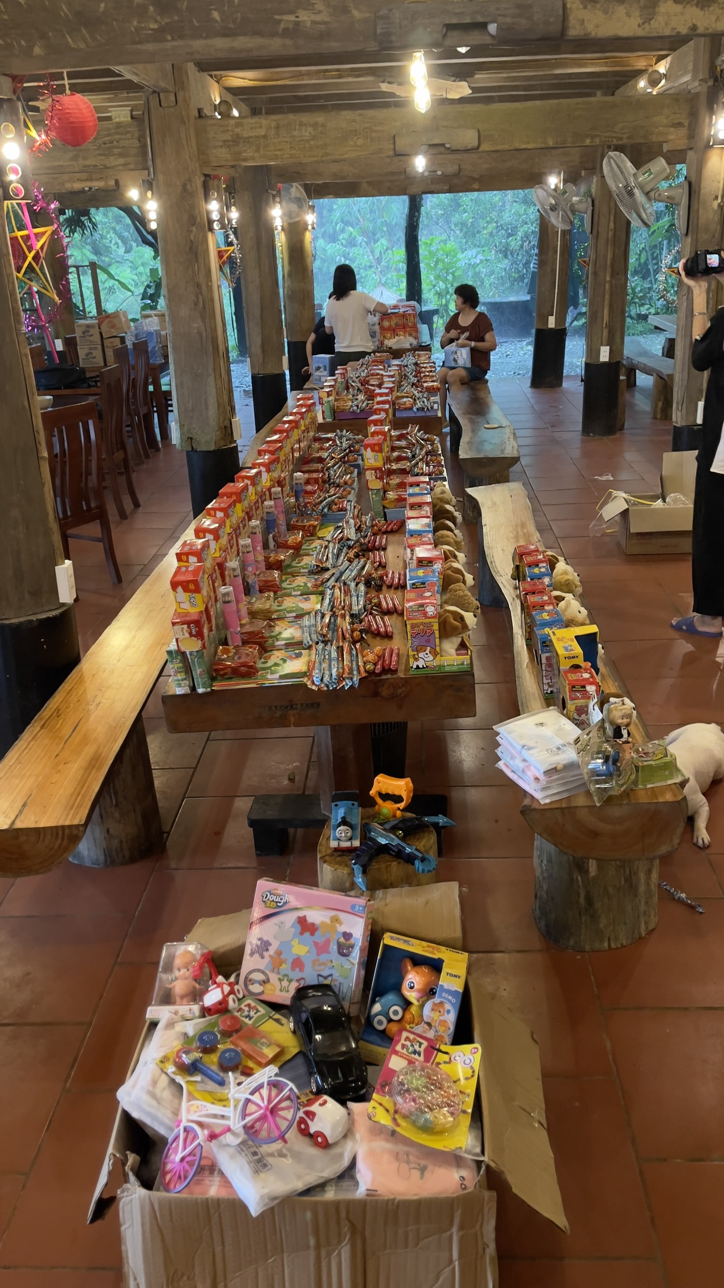 The preparation work for Mid-Autumn Festival celebration